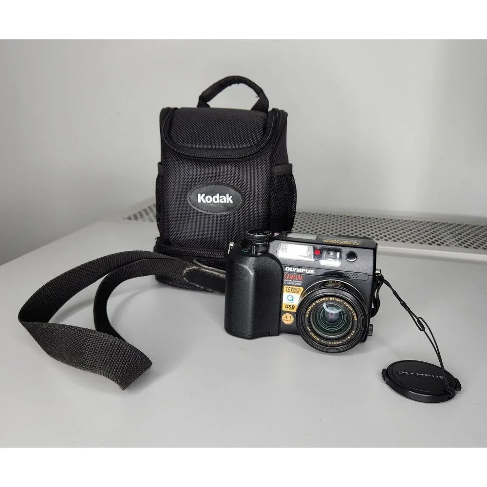 Olympus Camedia C-4040 ZOOM 7.5x LCD Digital Zoom 4.1 MP Wþ Kodak Case, Tested